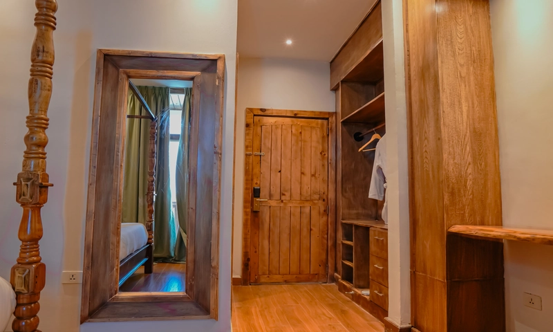 Deluxe Front Lake View